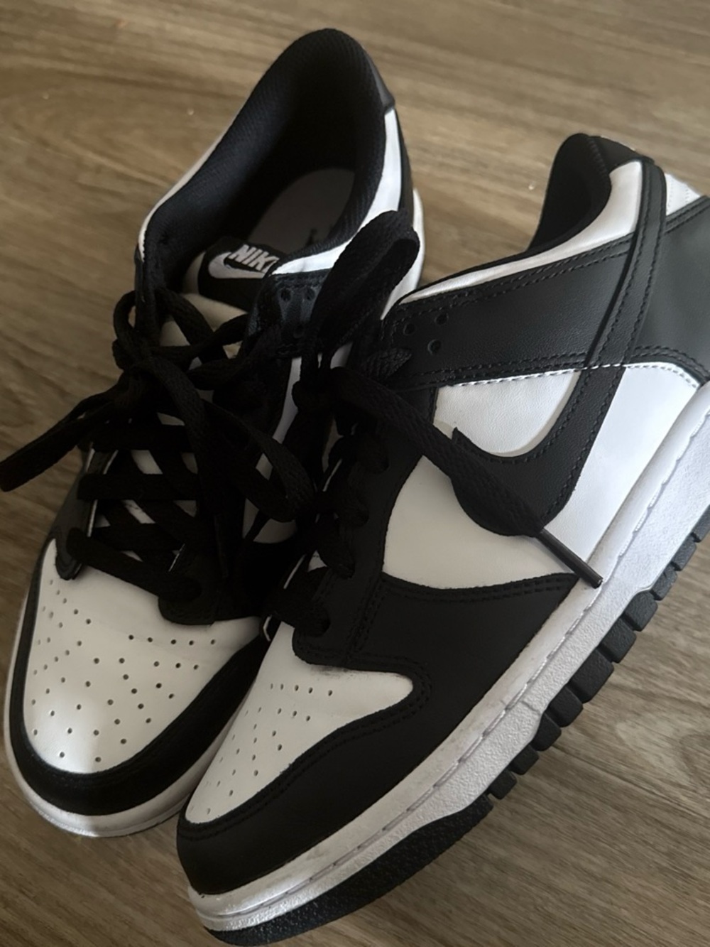 Nike Men’s Black and White Low-Top Sneakers